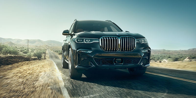 BMW 2019 X7 Driving