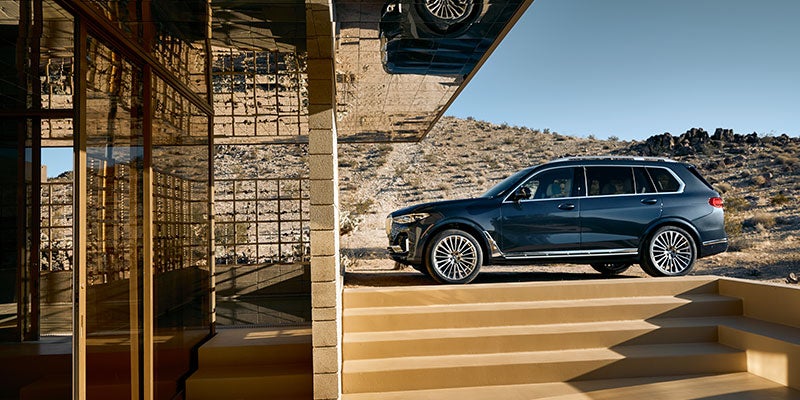 BMW 2019 X7 Parked Outside Building Entrance