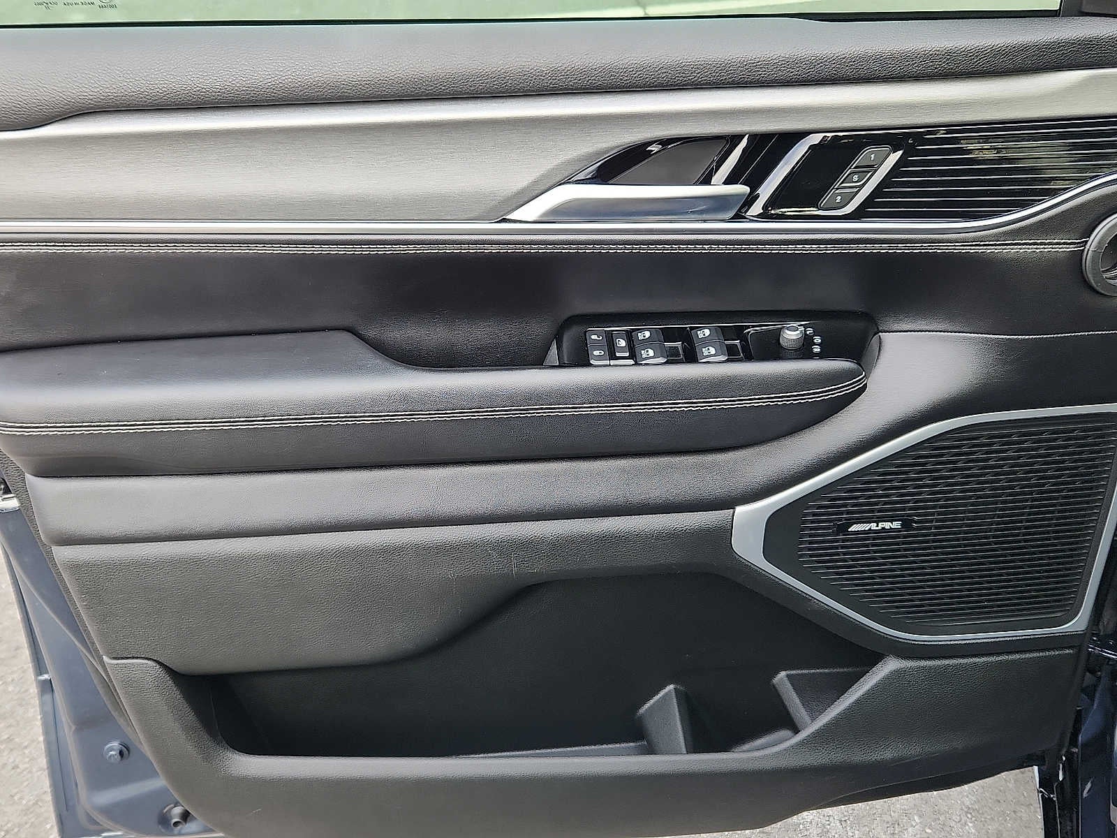 2023 Jeep Wagoneer Series II Carbide 4x4