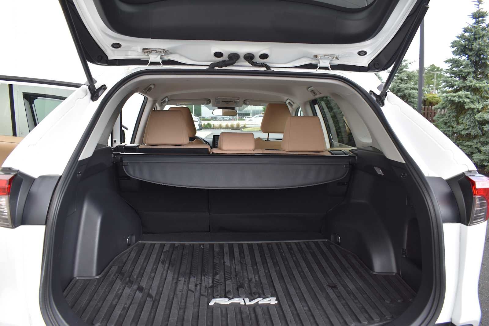 2020 Toyota RAV4 XLE AWD