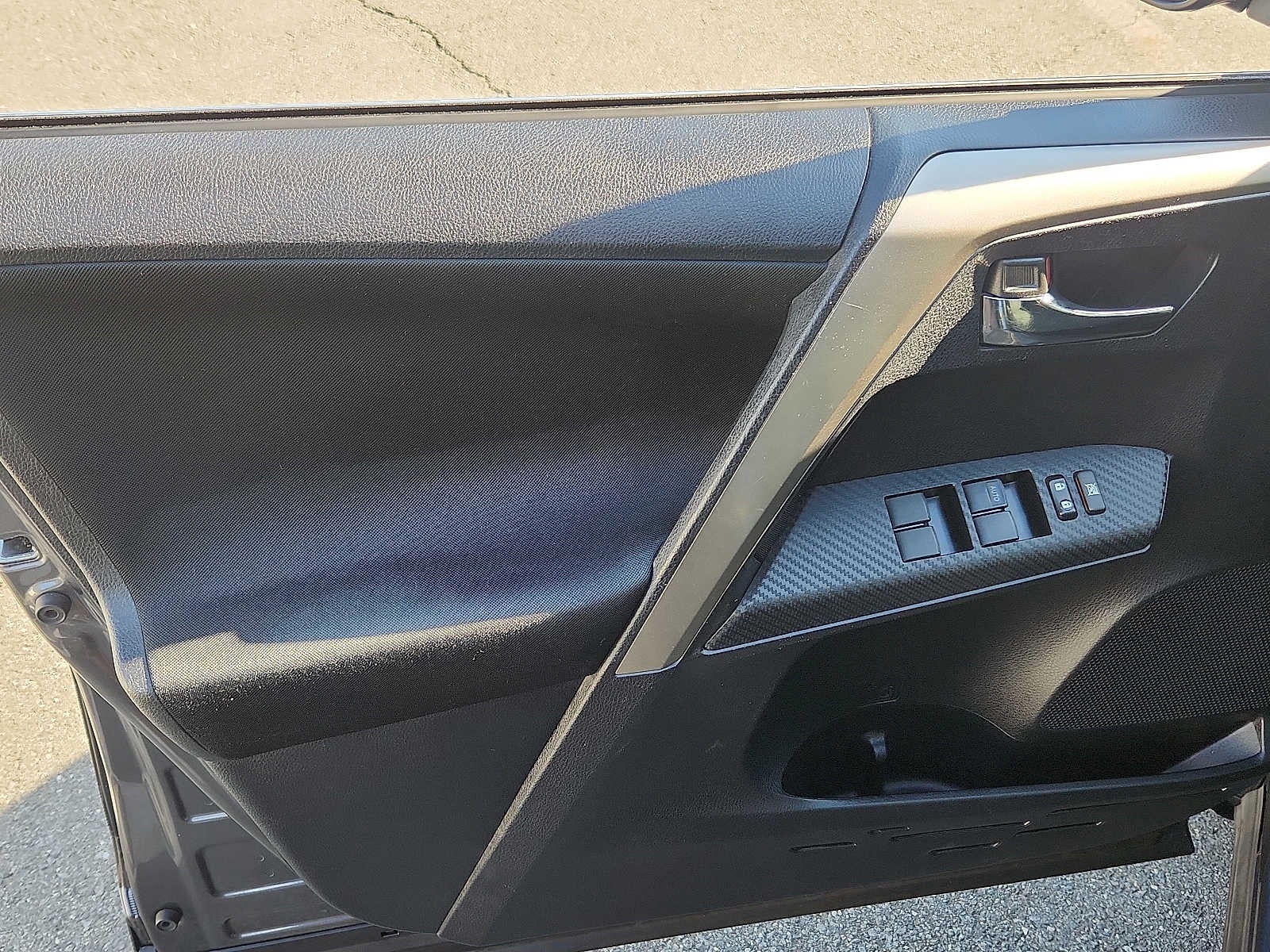 2015 Toyota RAV4 AWD 4dr XLE