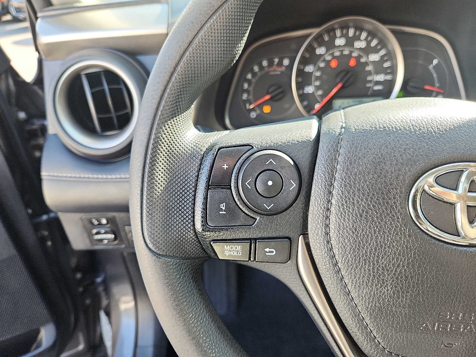 2015 Toyota RAV4 AWD 4dr XLE