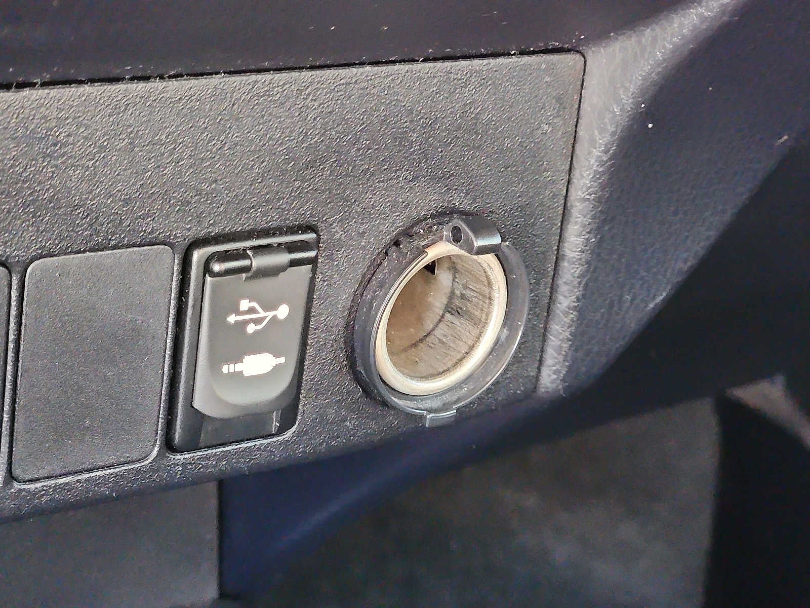 2015 Toyota RAV4 AWD 4dr XLE