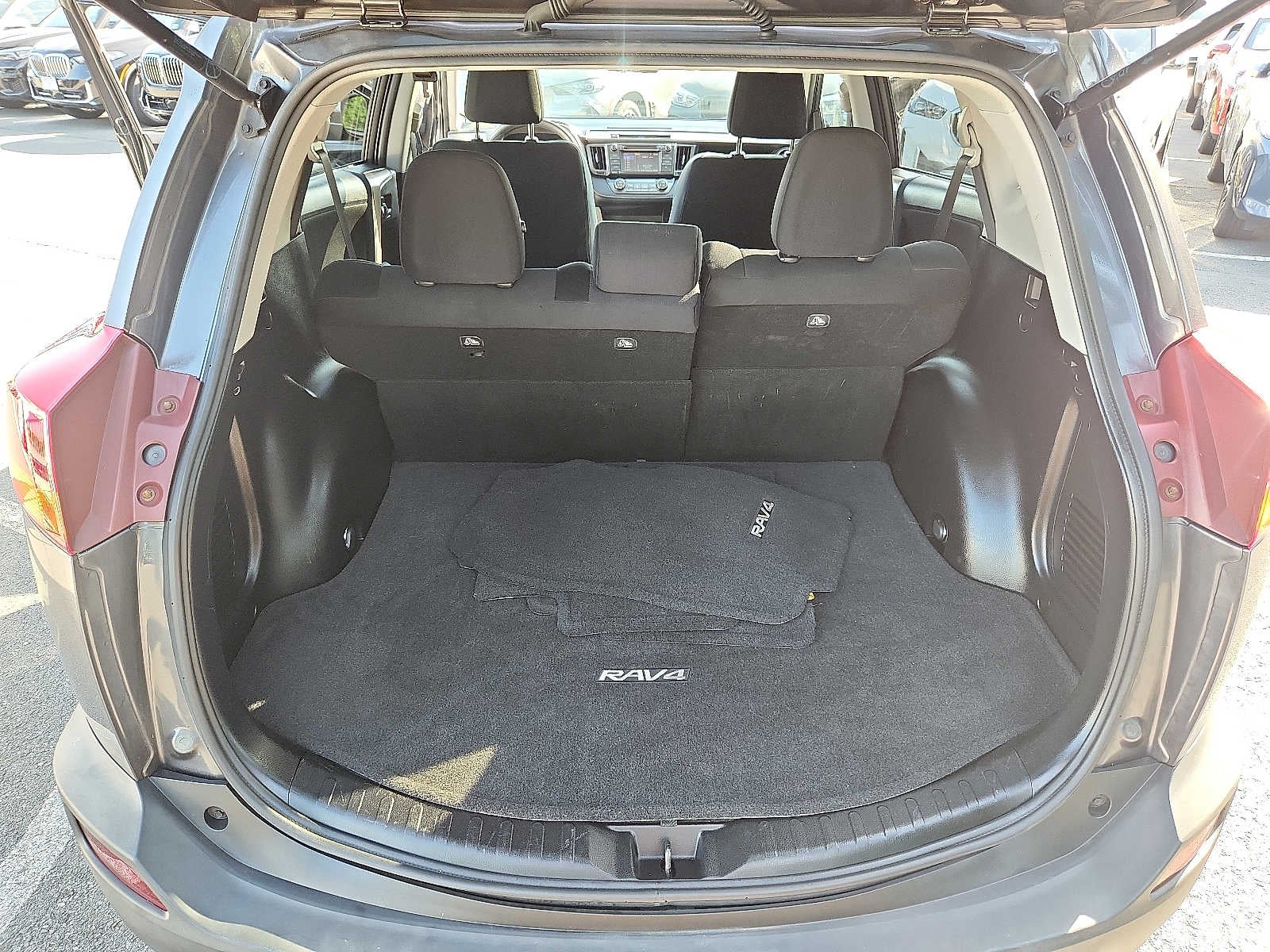 2015 Toyota RAV4 AWD 4dr XLE