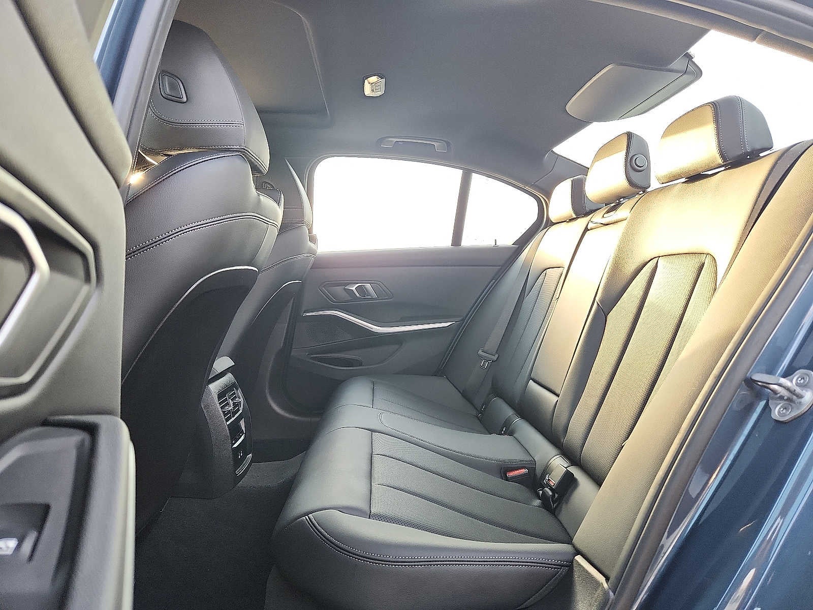 2025 BMW 3 Series 330i xDrive Sedan