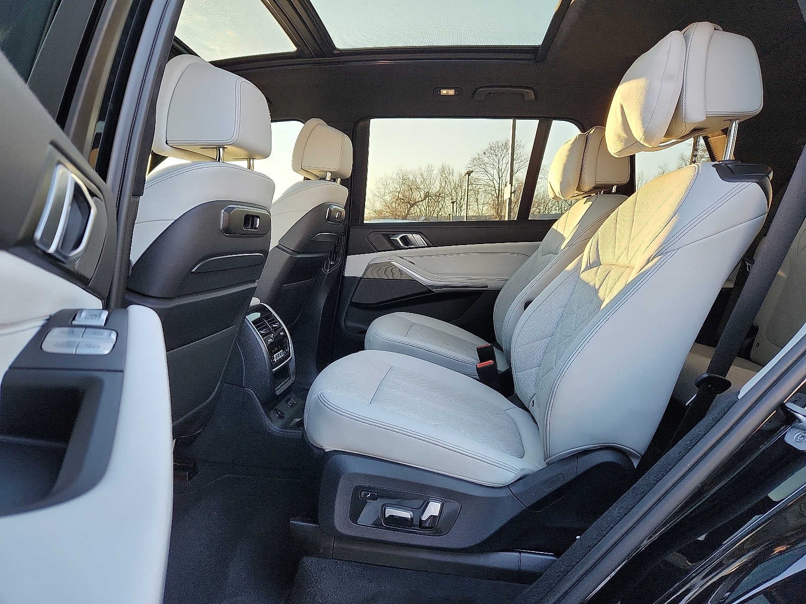 2023 BMW X7 xDrive40i Sports Activity Vehicle