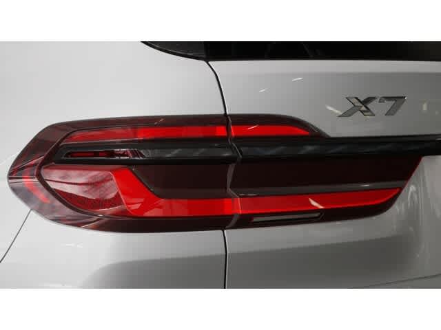2027 BMW X7 xDrive40i Sports Activity Vehicle
