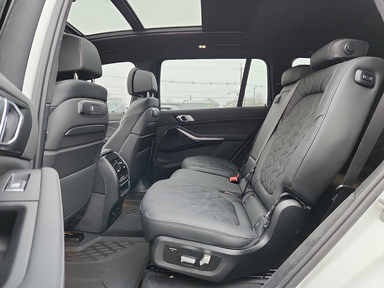 2026 BMW X7 xDrive40i Sports Activity Vehicle