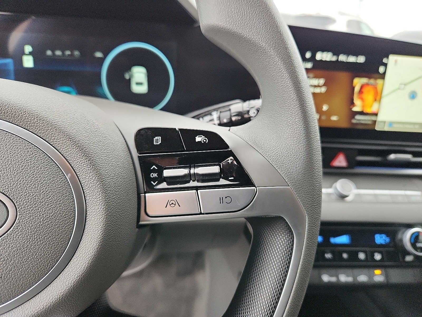 2024 Hyundai Elantra SEL IVT