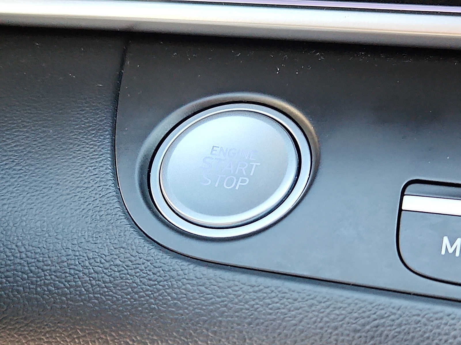 2023 Hyundai Elantra Limited IVT