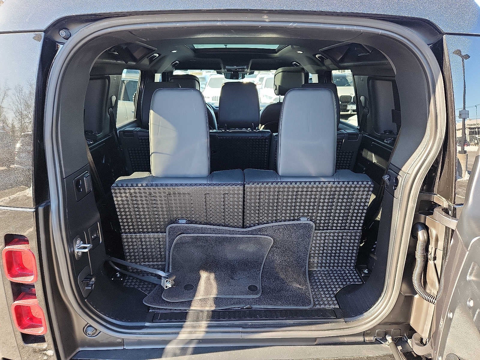 2023 Land Rover Defender 110 X-Dynamic SE AWD