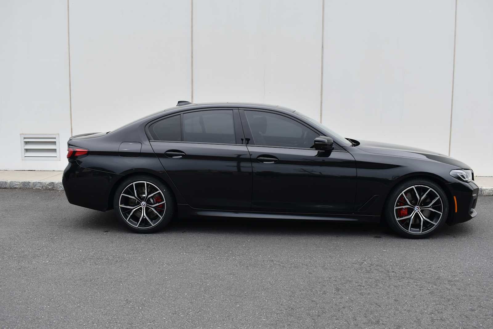 2023 BMW 5 Series M550i xDrive Sedan