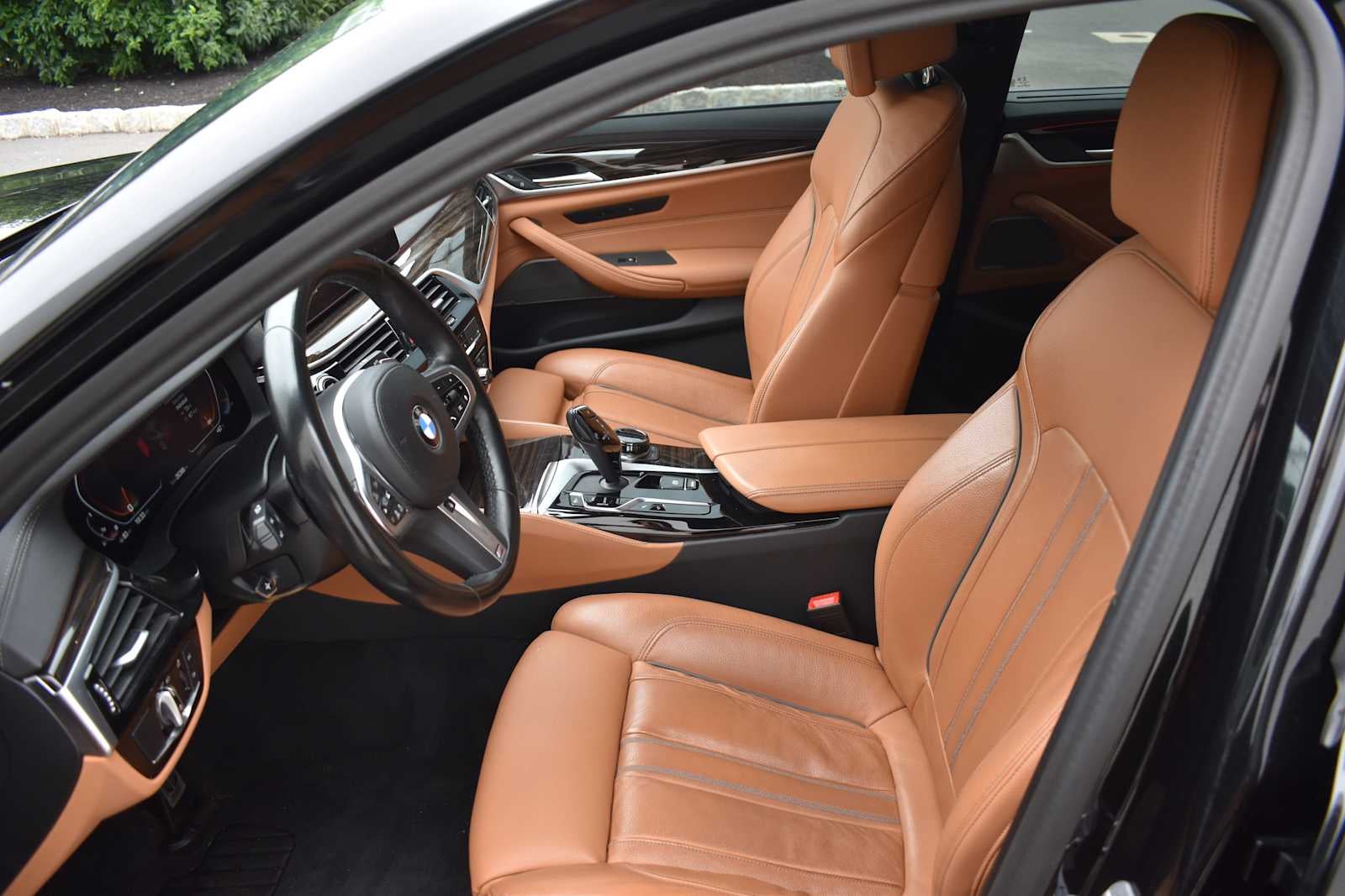 2023 BMW 5 Series M550i xDrive Sedan