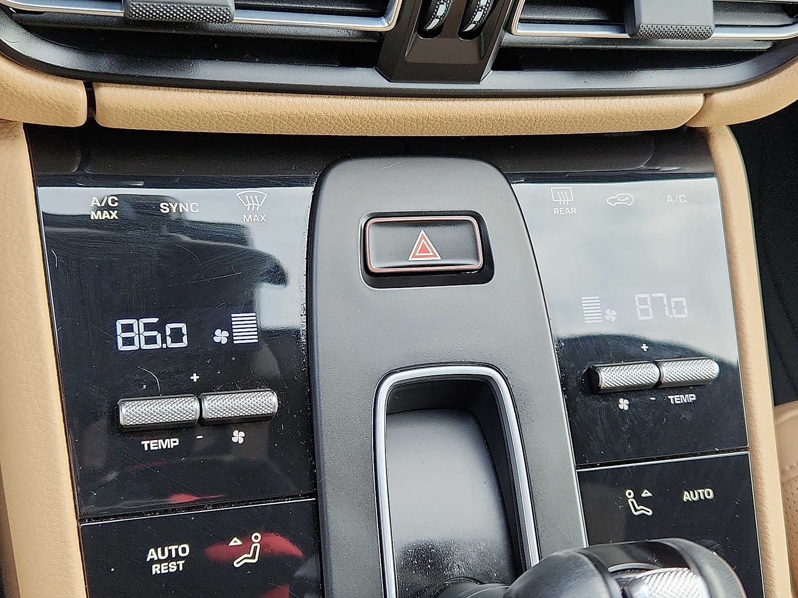 2023 Porsche Macan AWD