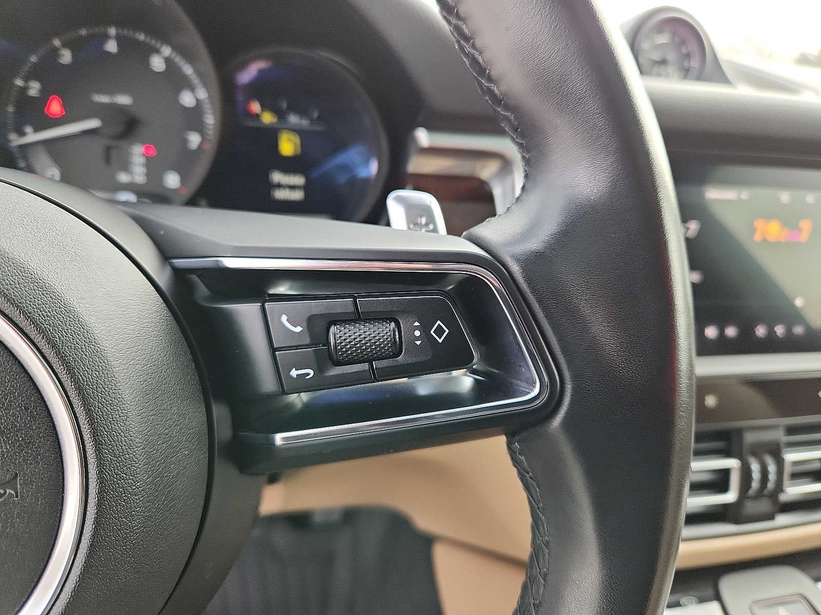 2023 Porsche Macan AWD