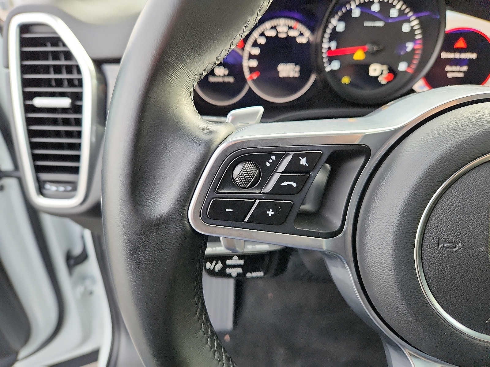 2022 Porsche Cayenne Platinum Edition AWD